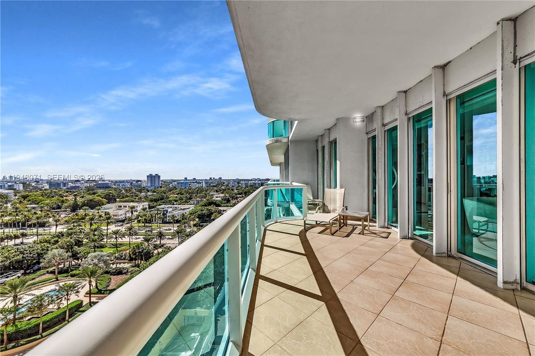 For Sale: $2,695,000 (2 beds, 3 baths, 2210 Square Feet)