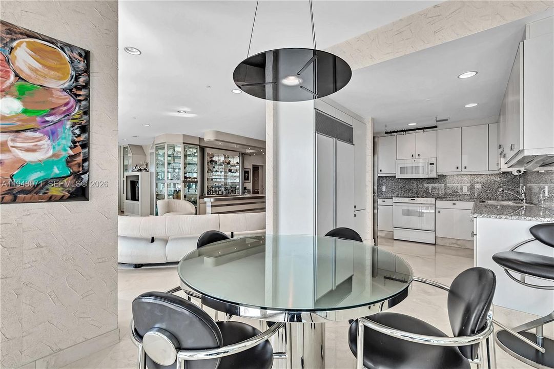 For Sale: $2,695,000 (2 beds, 3 baths, 2210 Square Feet)