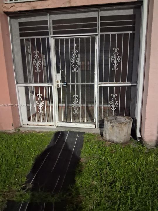 На продажу: $160,000 (2 спален, 2 ванн, 800 Квадратных фут)