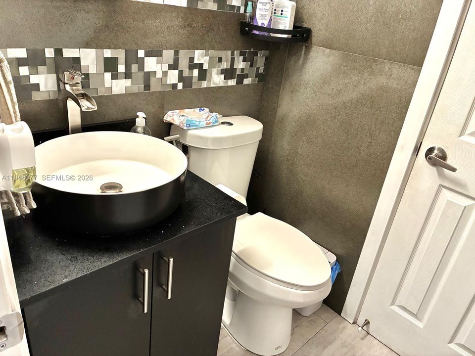 For Sale: $260,000 (2 beds, 1 baths, 813 Square Feet)