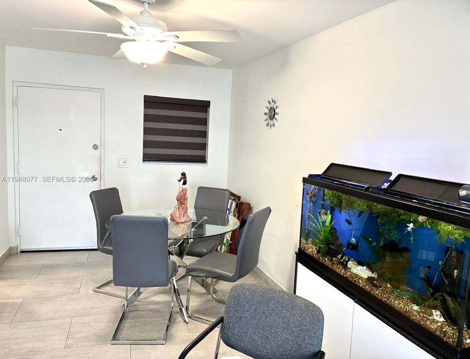 For Sale: $260,000 (2 beds, 1 baths, 813 Square Feet)