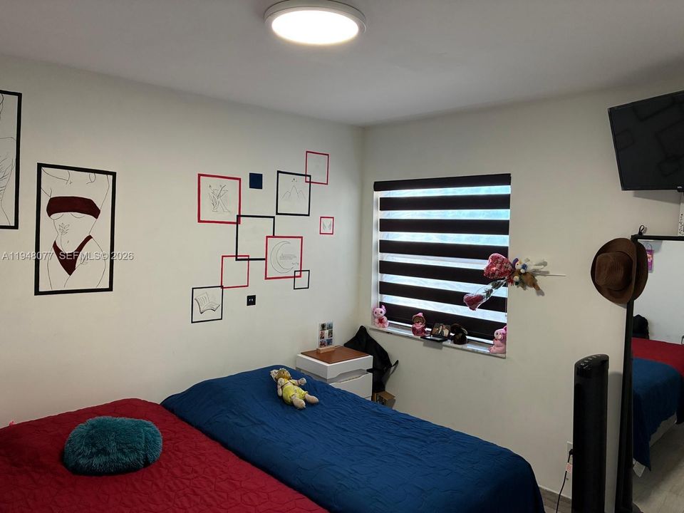 For Sale: $260,000 (2 beds, 1 baths, 813 Square Feet)