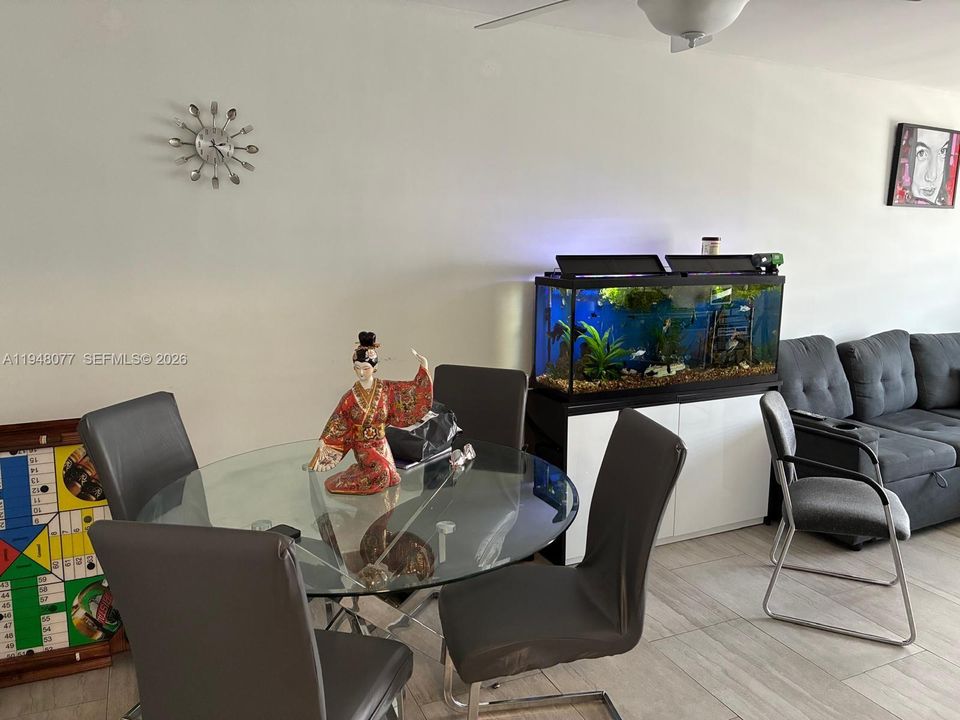 For Sale: $260,000 (2 beds, 1 baths, 813 Square Feet)
