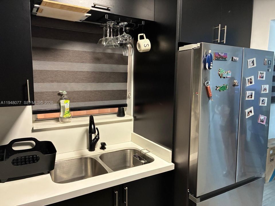 For Sale: $260,000 (2 beds, 1 baths, 813 Square Feet)