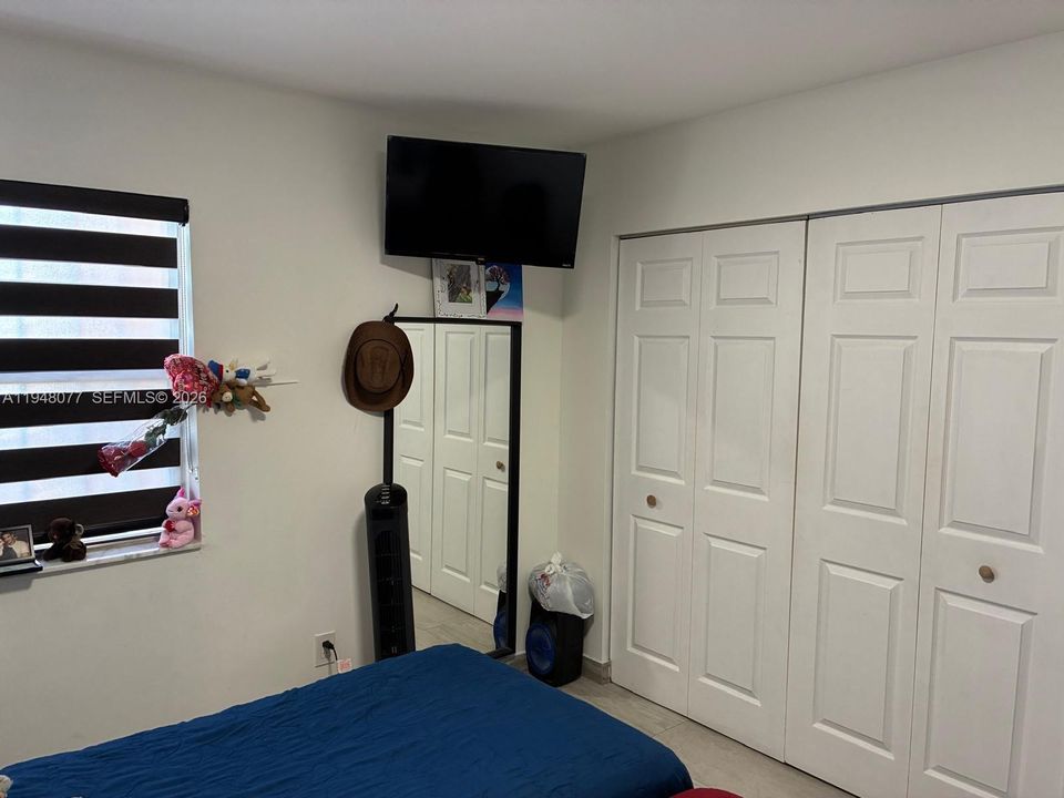 For Sale: $260,000 (2 beds, 1 baths, 813 Square Feet)