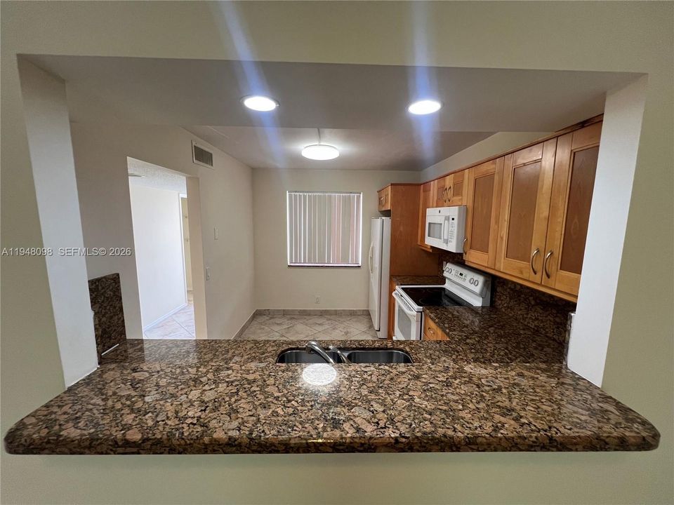 En Venta: $295,000 (2 camas, 2 baños, 1231 Pies cuadrados)