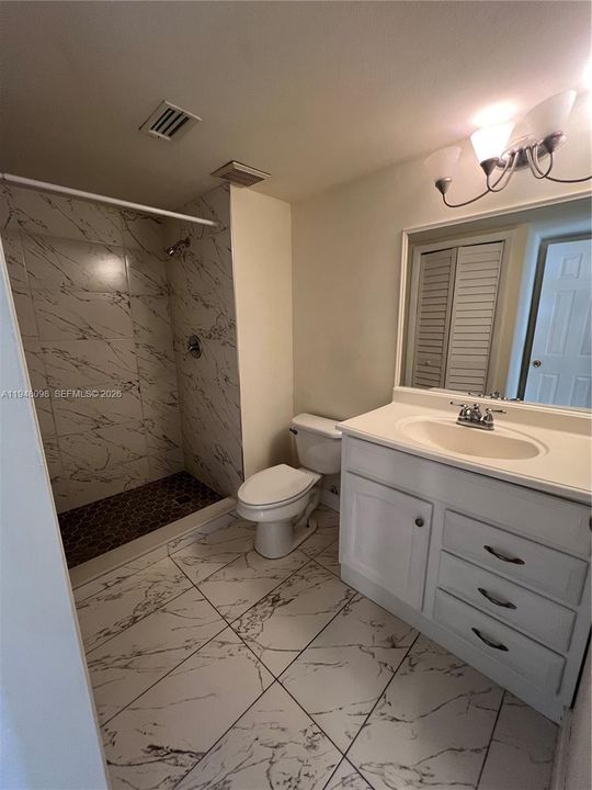 En Venta: $295,000 (2 camas, 2 baños, 1231 Pies cuadrados)