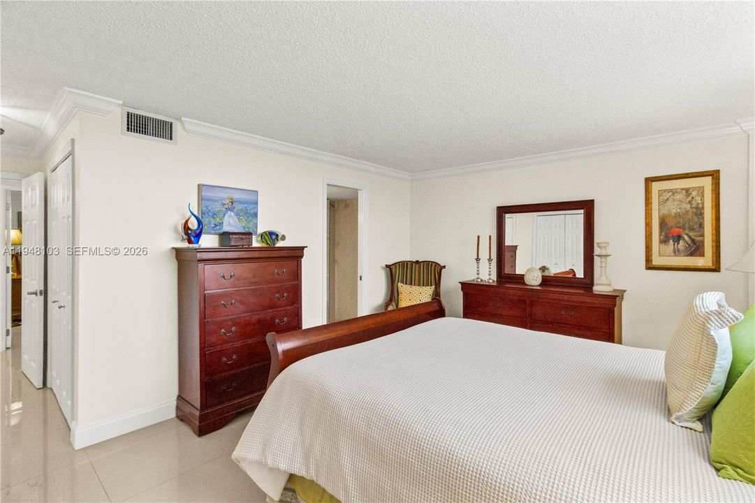 Activo con contrato: $270,000 (2 camas, 2 baños, 1190 Pies cuadrados)