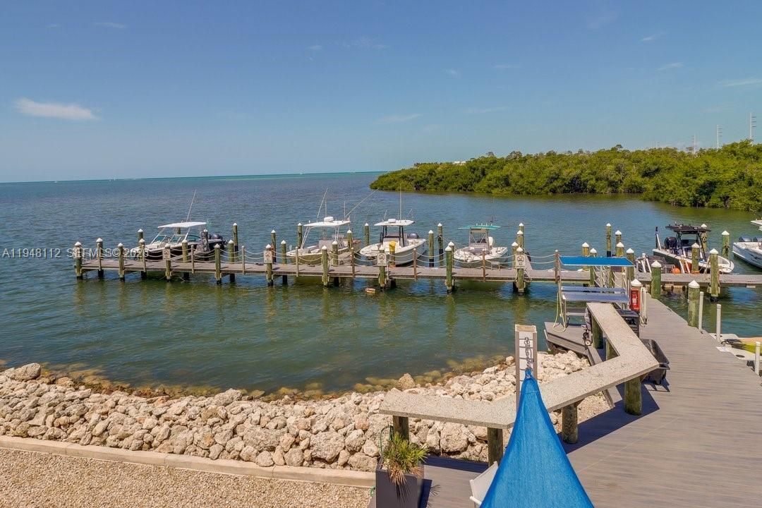 For Sale: $424,999 (2 beds, 2 baths, 960 Square Feet)