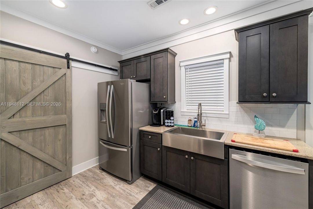 For Sale: $424,999 (2 beds, 2 baths, 960 Square Feet)