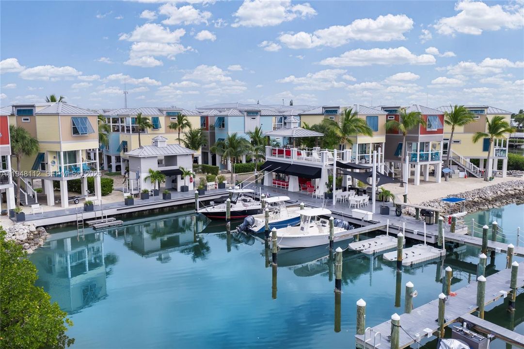 For Sale: $424,999 (2 beds, 2 baths, 960 Square Feet)