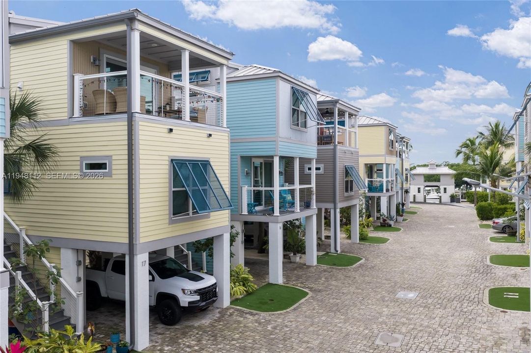 For Sale: $424,999 (2 beds, 2 baths, 960 Square Feet)