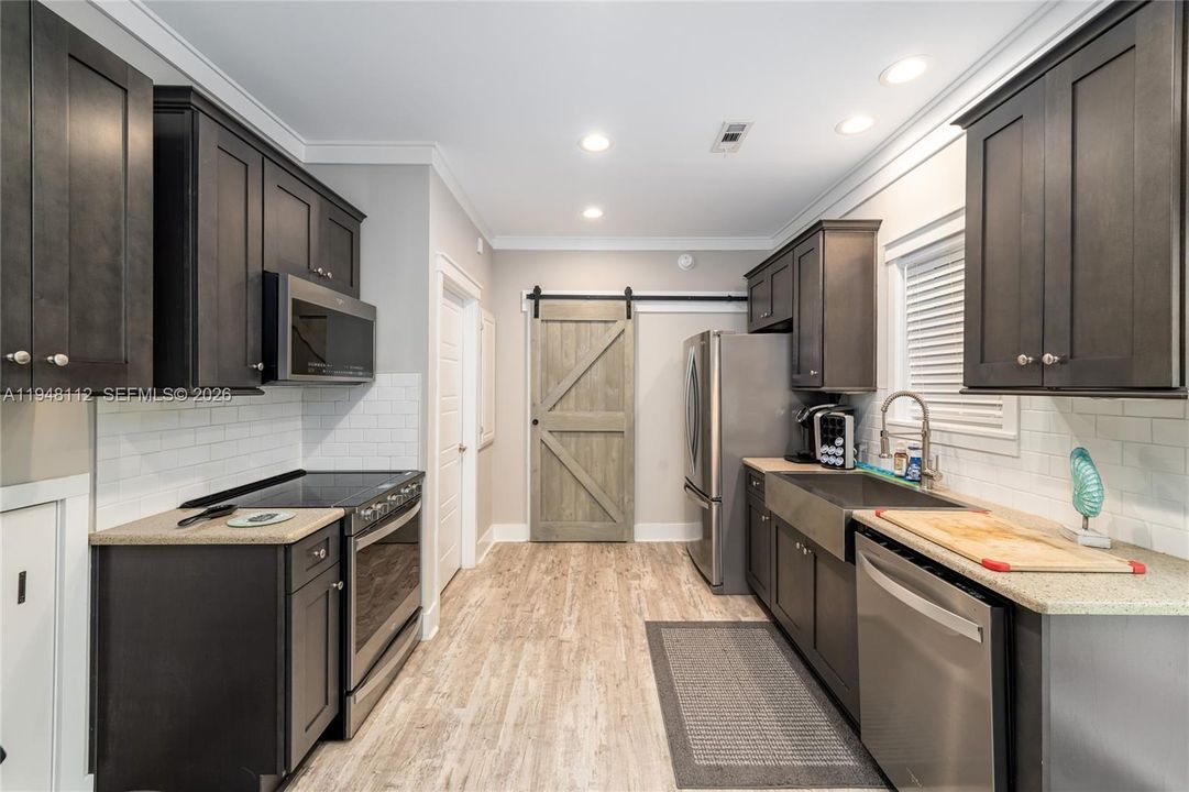 For Sale: $424,999 (2 beds, 2 baths, 960 Square Feet)