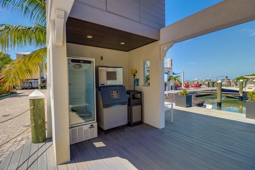 For Sale: $424,999 (2 beds, 2 baths, 960 Square Feet)