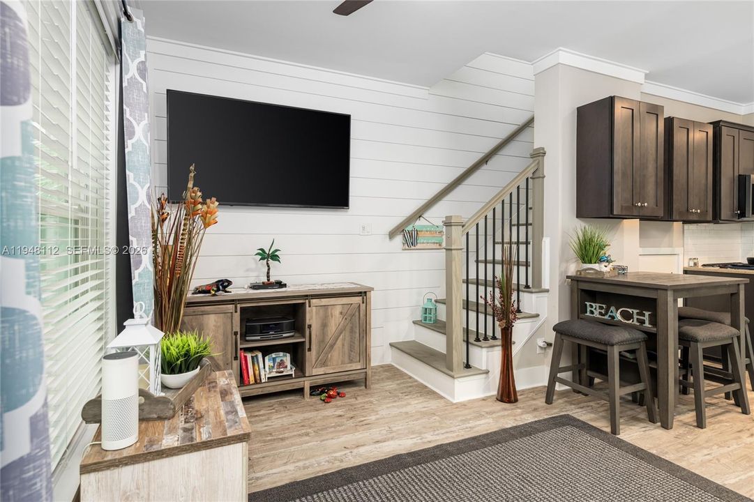 For Sale: $424,999 (2 beds, 2 baths, 960 Square Feet)