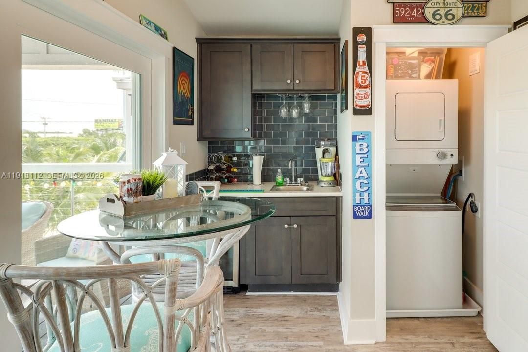 For Sale: $424,999 (2 beds, 2 baths, 960 Square Feet)