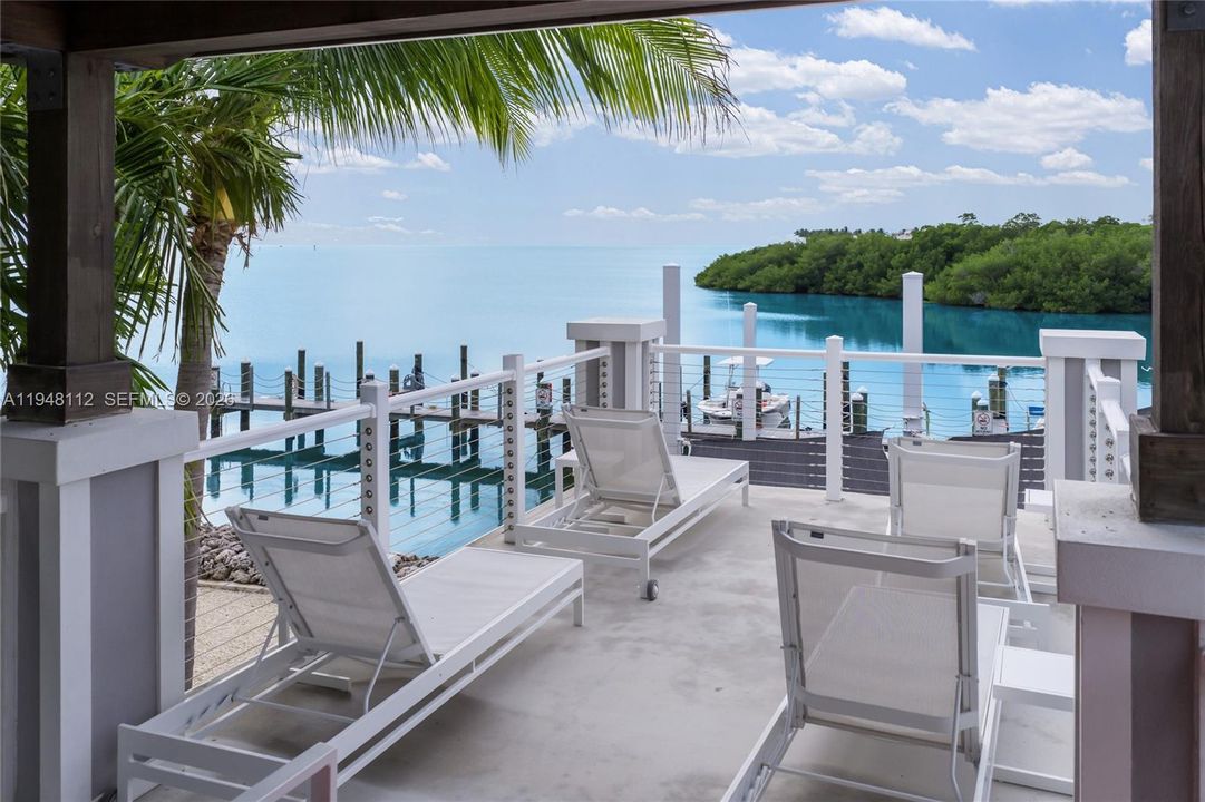 For Sale: $424,999 (2 beds, 2 baths, 960 Square Feet)