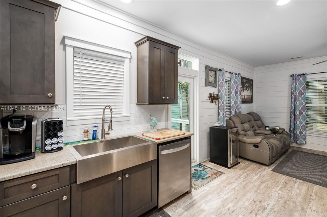 For Sale: $424,999 (2 beds, 2 baths, 960 Square Feet)