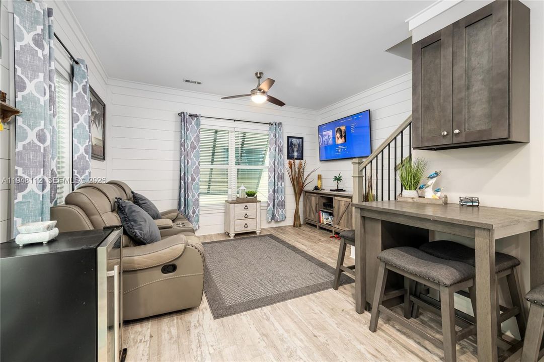 For Sale: $424,999 (2 beds, 2 baths, 960 Square Feet)