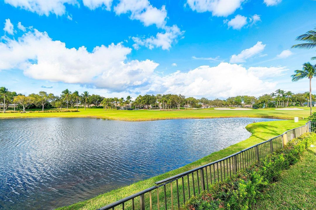 Lake & golf view!