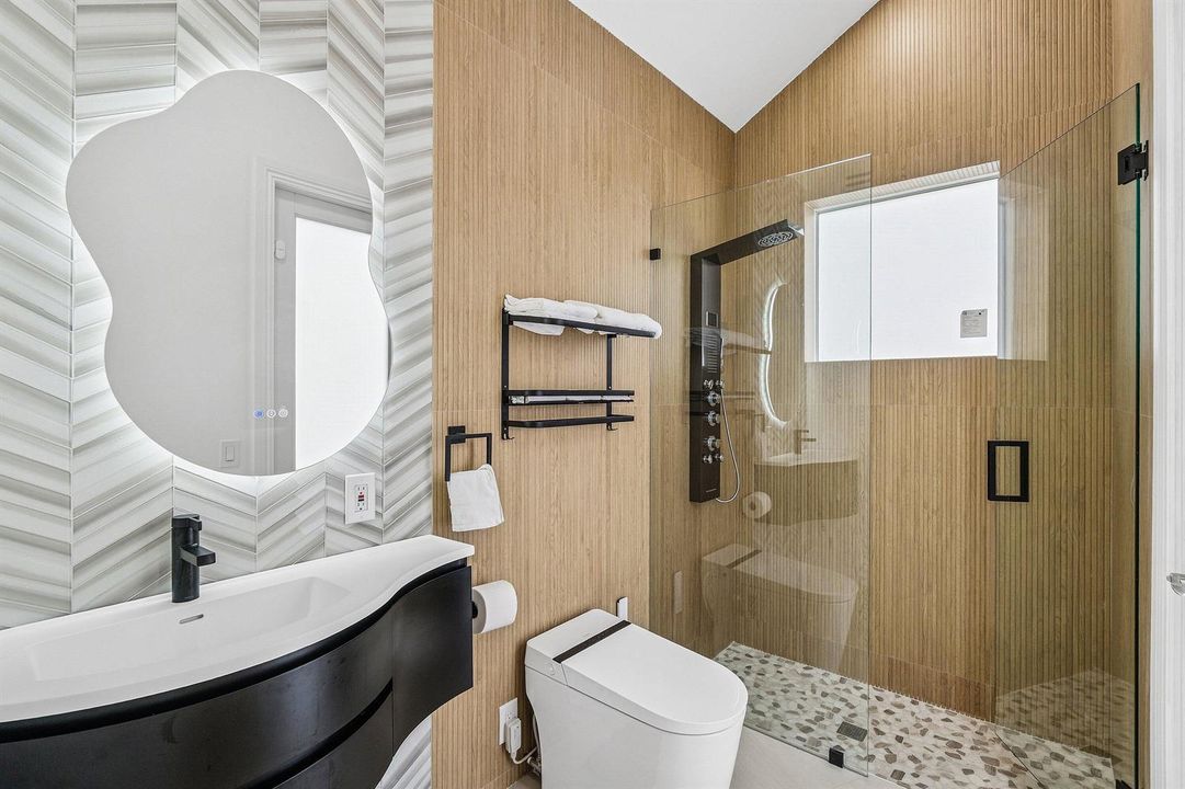 Cabana Bath / His Bathroom