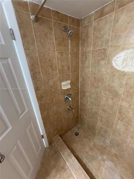 En Venta: $235,000 (2 camas, 1 baños, 843 Pies cuadrados)
