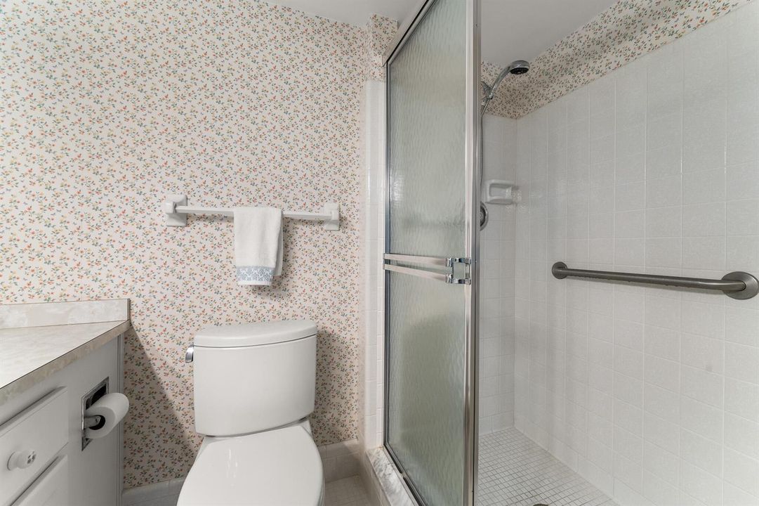 File.28 MB Step in Shower