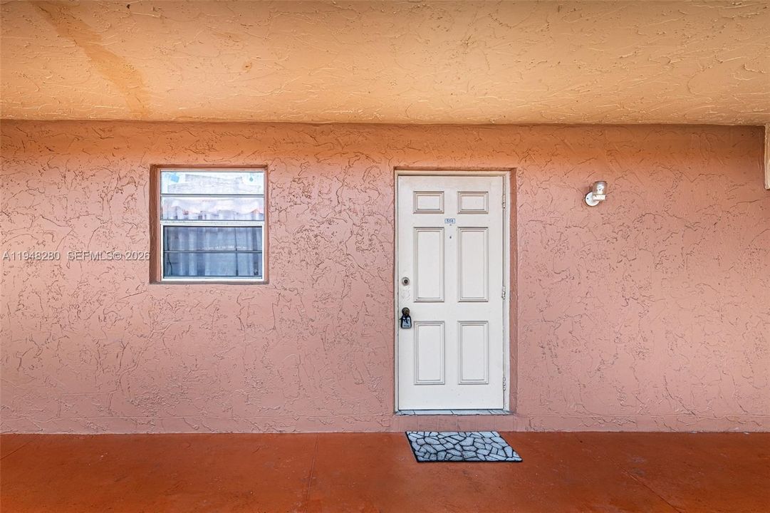 Active With Contract: $180,000 (2 beds, 2 baths, 900 Square Feet)