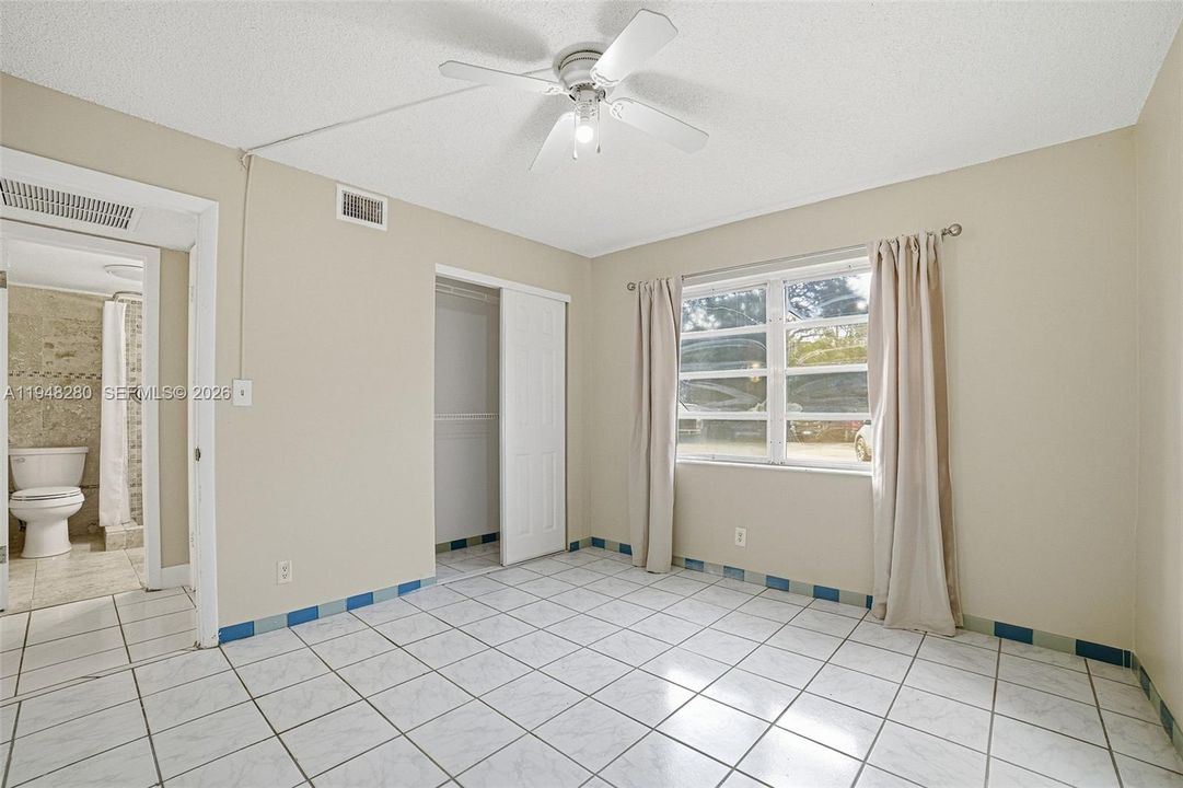Active With Contract: $180,000 (2 beds, 2 baths, 900 Square Feet)