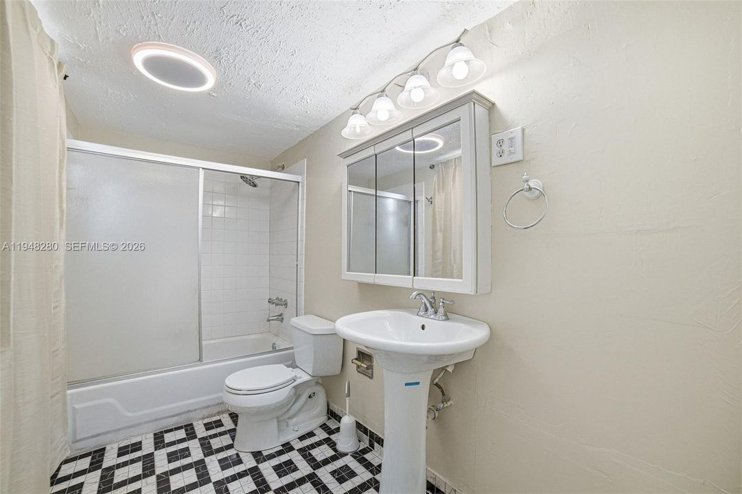Active With Contract: $180,000 (2 beds, 2 baths, 900 Square Feet)