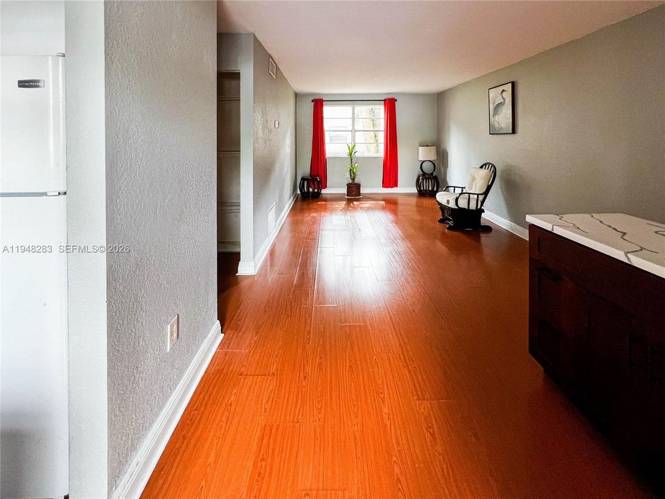 На продажу: $177,000 (1 спален, 1 ванн, 664 Квадратных фут)