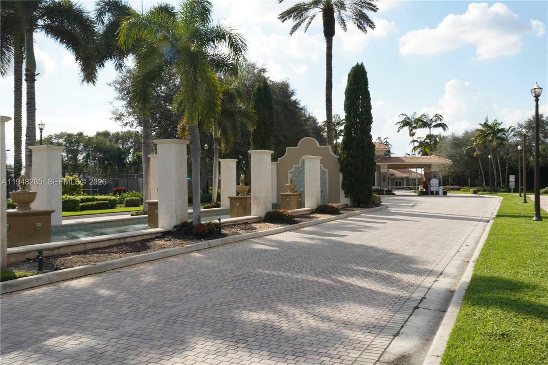 En Venta: $675,000 (3 camas, 2 baños, 2883 Pies cuadrados)