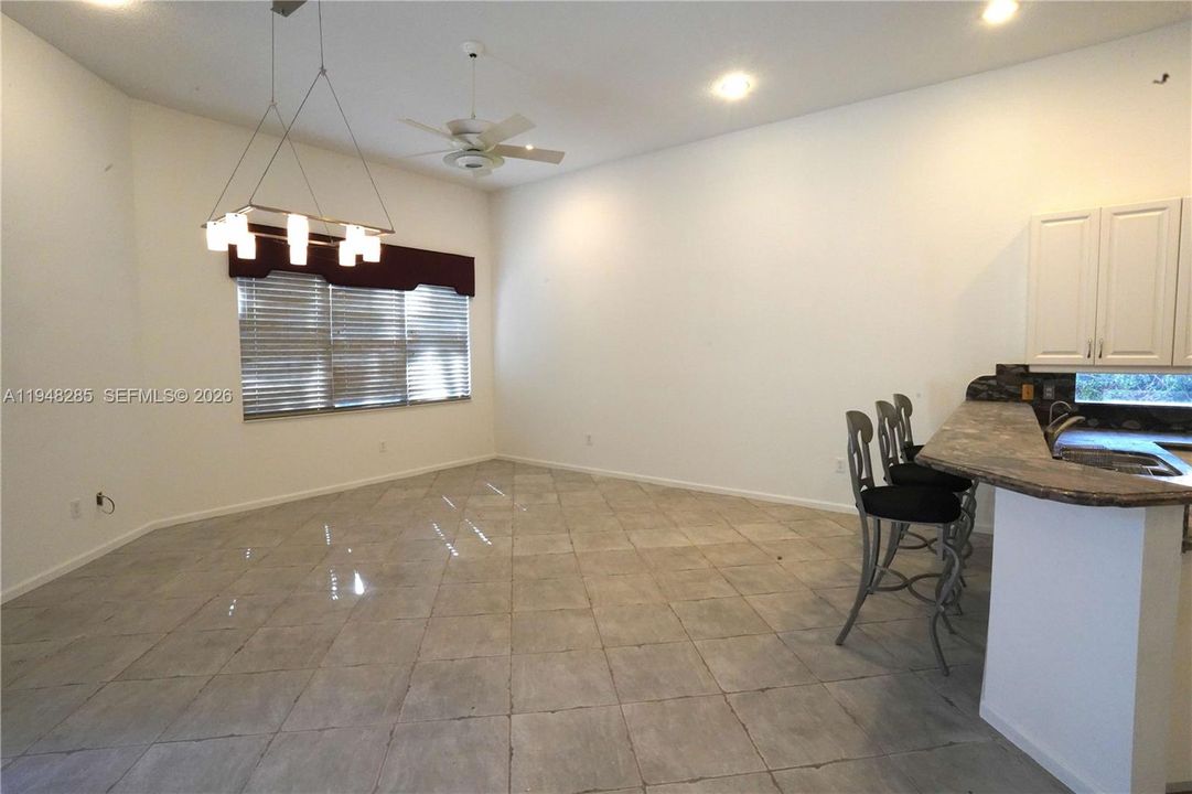 En Venta: $675,000 (3 camas, 2 baños, 2883 Pies cuadrados)