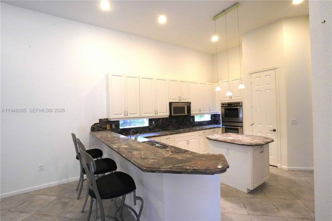 En Venta: $675,000 (3 camas, 2 baños, 2883 Pies cuadrados)