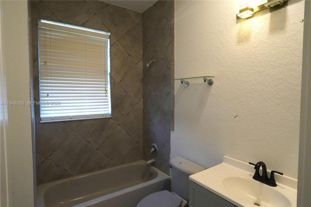 En Venta: $675,000 (3 camas, 2 baños, 2883 Pies cuadrados)