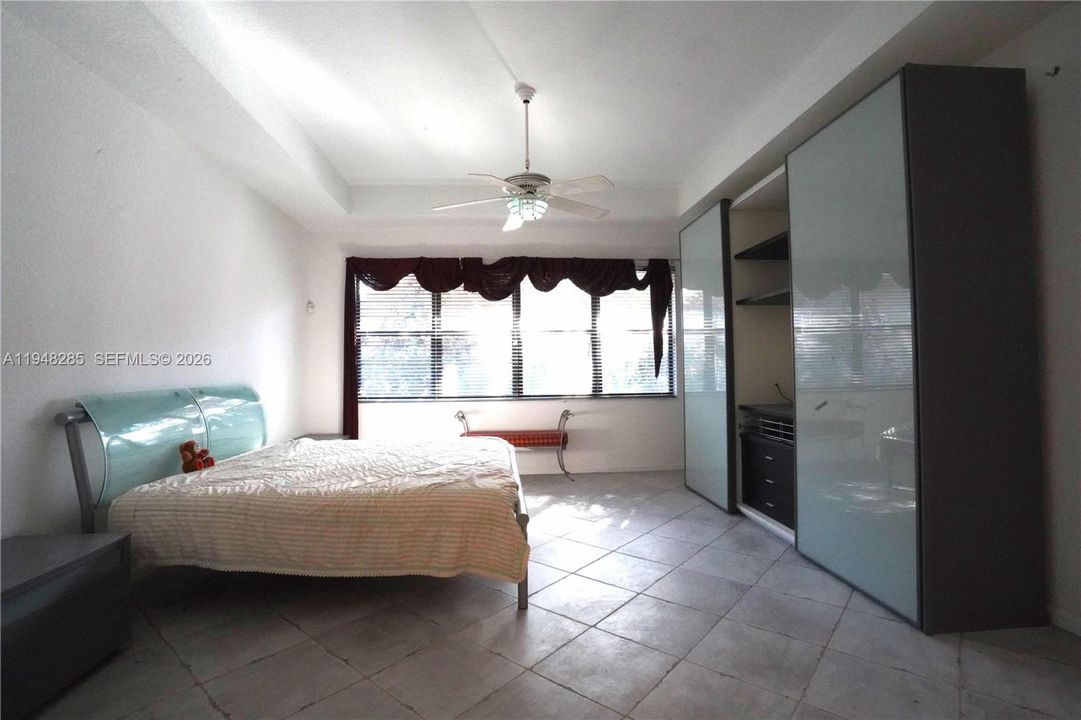En Venta: $675,000 (3 camas, 2 baños, 2883 Pies cuadrados)