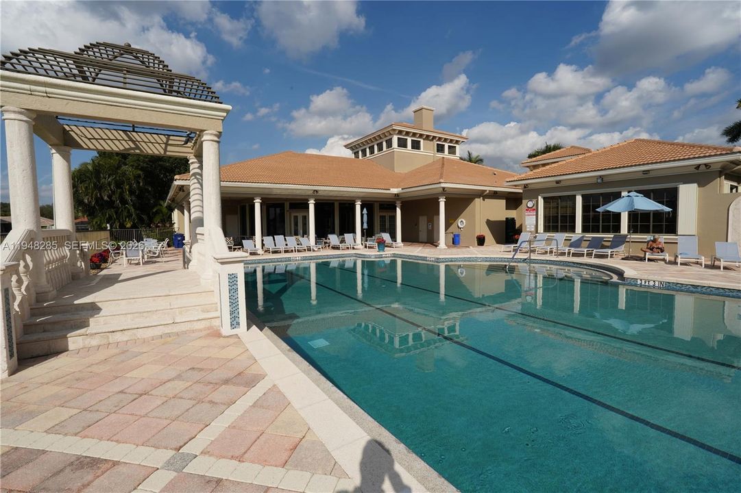 En Venta: $675,000 (3 camas, 2 baños, 2883 Pies cuadrados)