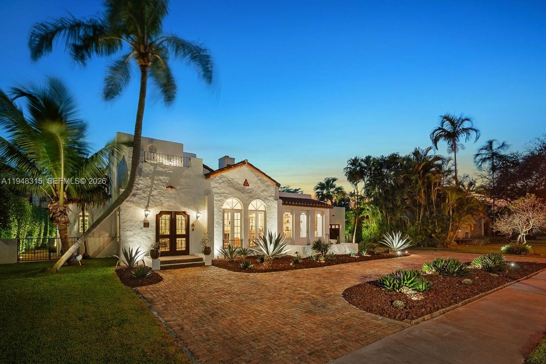 Activo con contrato: $5,495,000 (4 camas, 3 baños, 3705 Pies cuadrados)