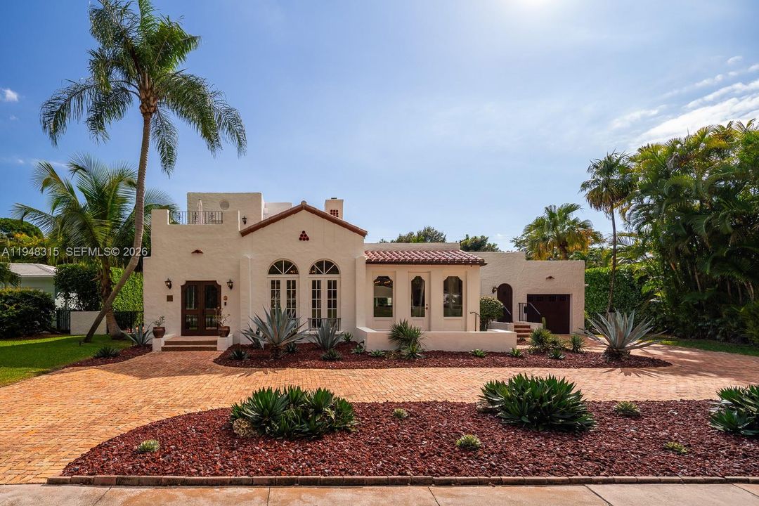 Activo con contrato: $5,495,000 (4 camas, 3 baños, 3705 Pies cuadrados)