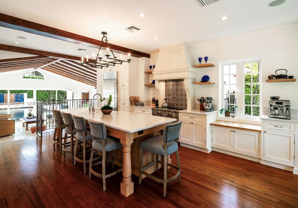 Activo con contrato: $5,495,000 (4 camas, 3 baños, 3705 Pies cuadrados)