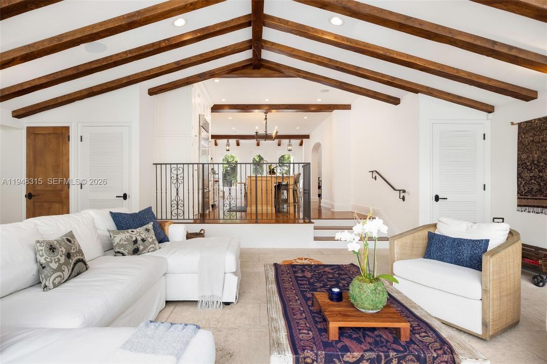 Activo con contrato: $5,495,000 (4 camas, 3 baños, 3705 Pies cuadrados)