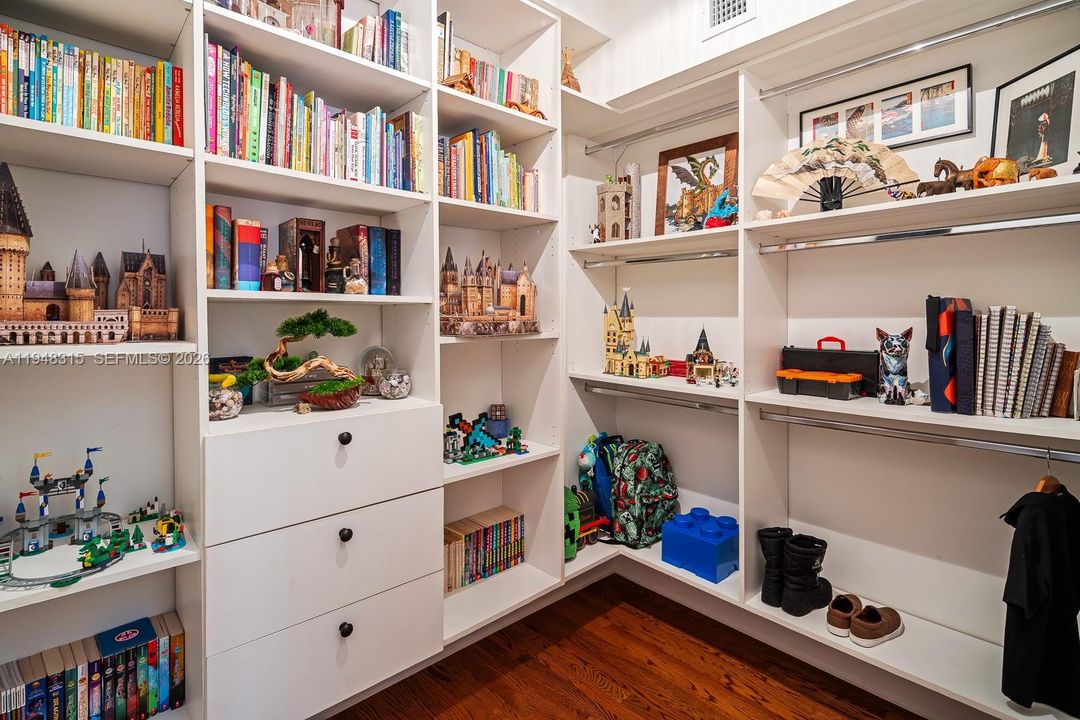 Activo con contrato: $5,495,000 (4 camas, 3 baños, 3705 Pies cuadrados)