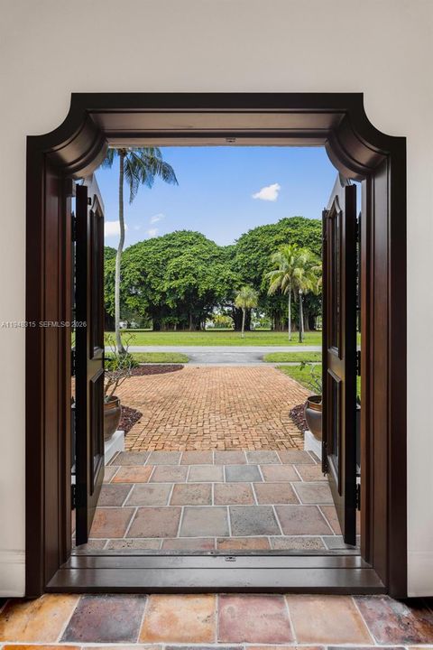 Activo con contrato: $5,495,000 (4 camas, 3 baños, 3705 Pies cuadrados)