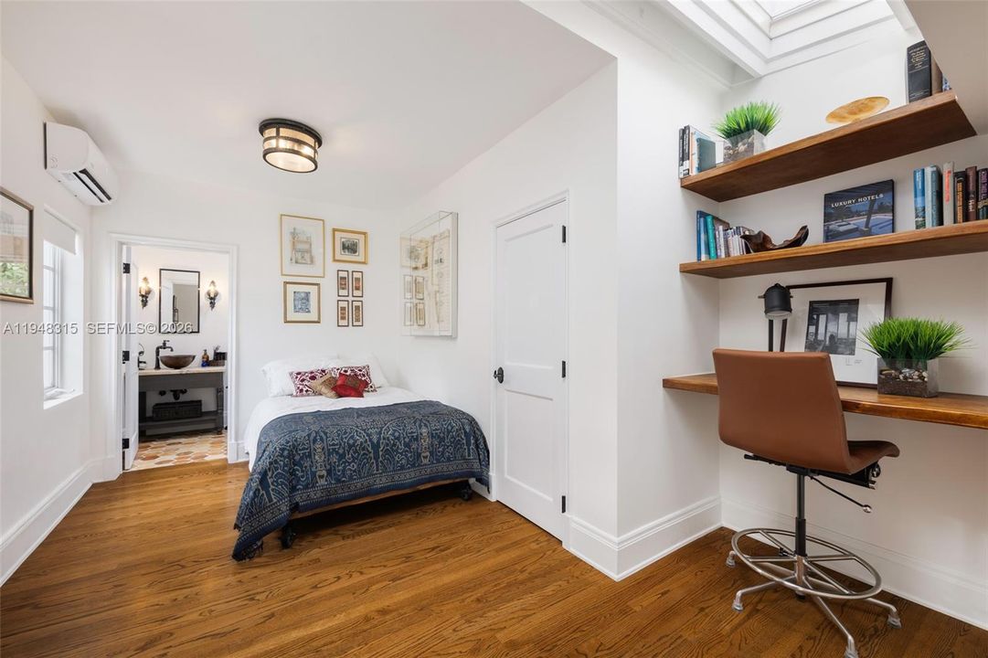 Activo con contrato: $5,495,000 (4 camas, 3 baños, 3705 Pies cuadrados)
