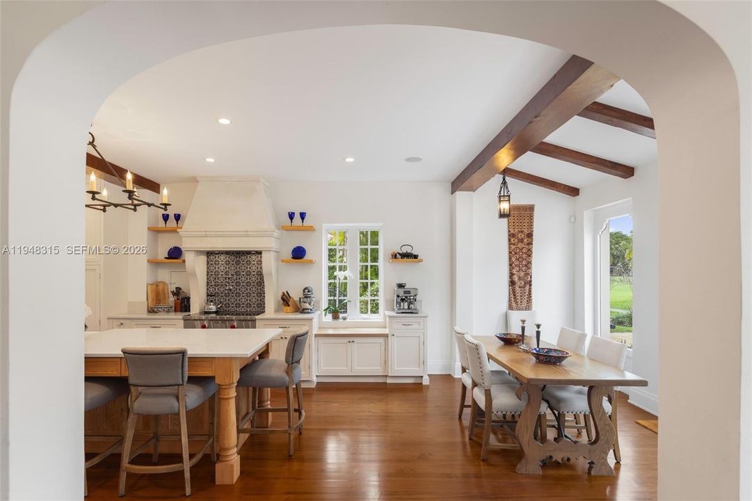 Activo con contrato: $5,495,000 (4 camas, 3 baños, 3705 Pies cuadrados)