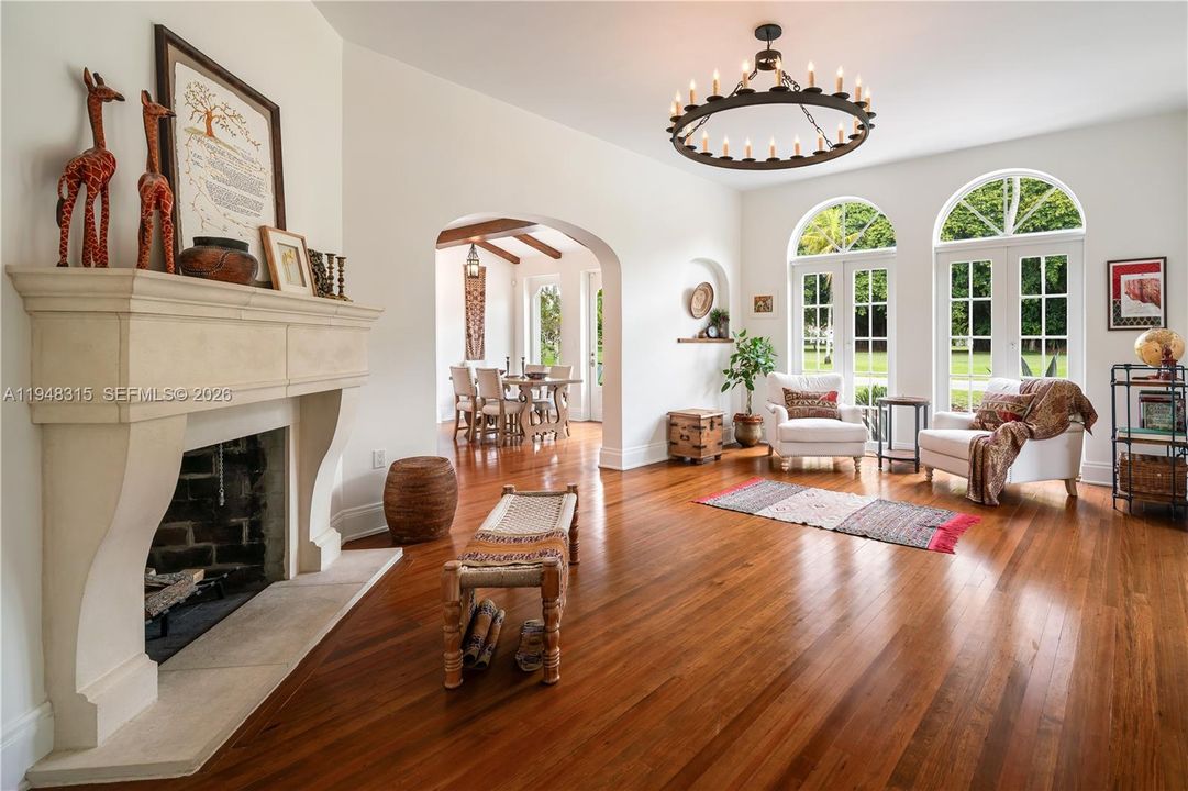 Activo con contrato: $5,495,000 (4 camas, 3 baños, 3705 Pies cuadrados)
