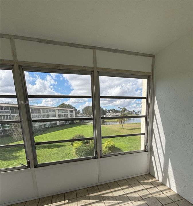 For Sale: $79,500 (1 beds, 1 baths, 748 Square Feet)