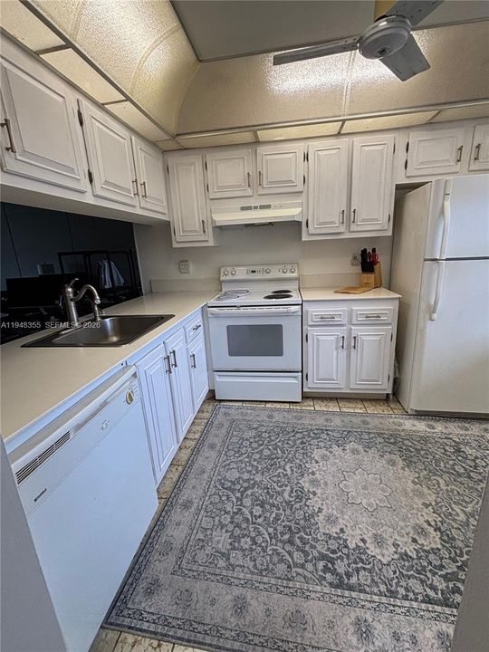 For Sale: $79,500 (1 beds, 1 baths, 748 Square Feet)