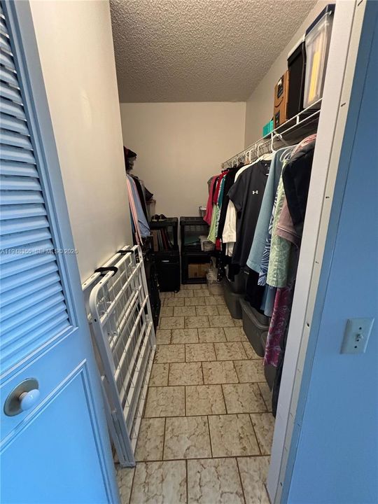 For Sale: $79,500 (1 beds, 1 baths, 748 Square Feet)