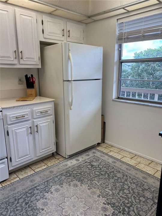 For Sale: $79,500 (1 beds, 1 baths, 748 Square Feet)